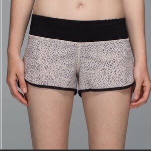 𝅺Lululemon Run Speed Short Dottie Dash Grain Black Lined Stretch Training Run